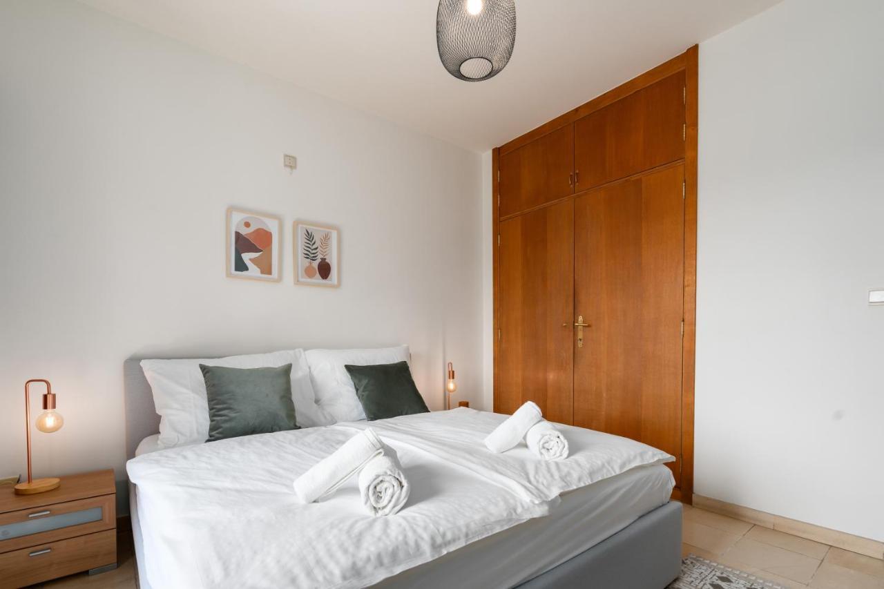 City Apartment 3 Bedroom, Kitchen, Wifi, Workspace, Coffee, Central Хасселт Экстерьер фото